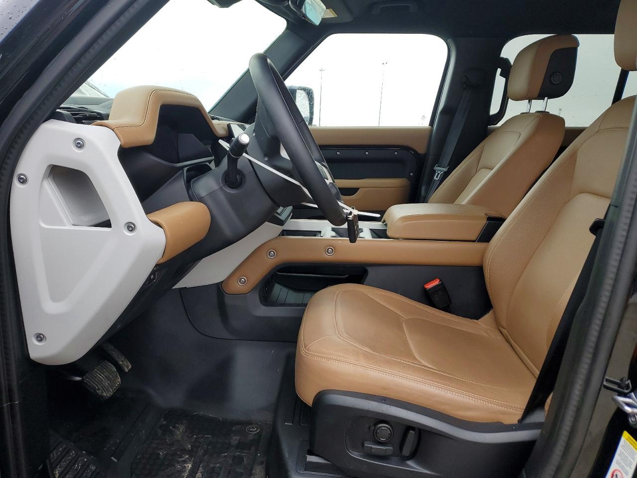 2025 Land Rover Defender 110 S - Image 7