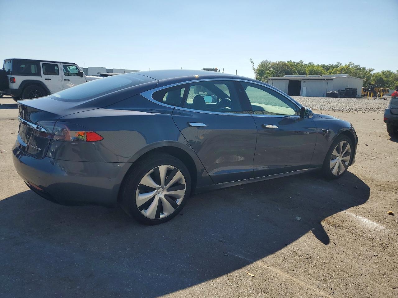 2020 Tesla Model S - Фото 3