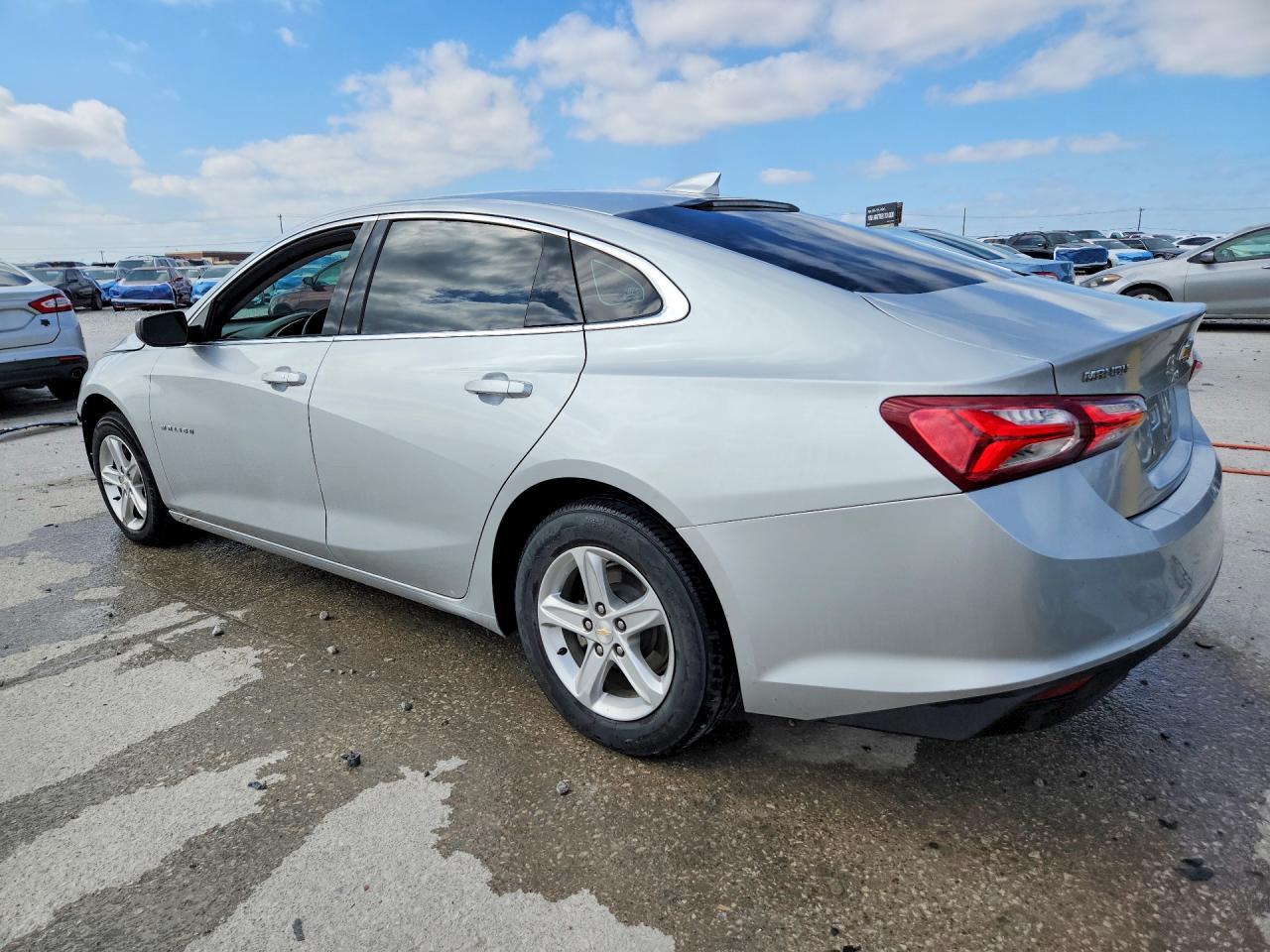 2022 Chevrolet Malibu Lt - Фото 2