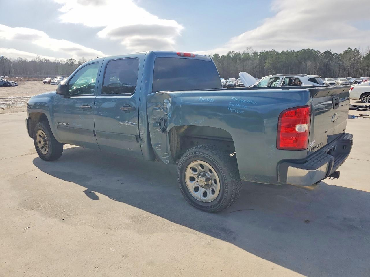 2009 Chevrolet Silverado C1500 - Image 2