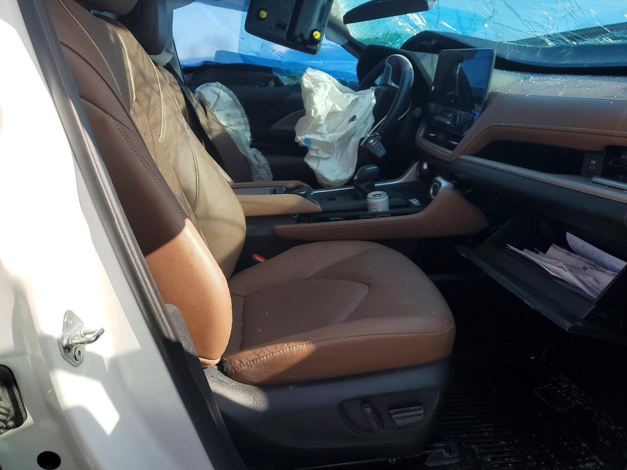 2024 Toyota Grand Highlander Platinum - Image 7