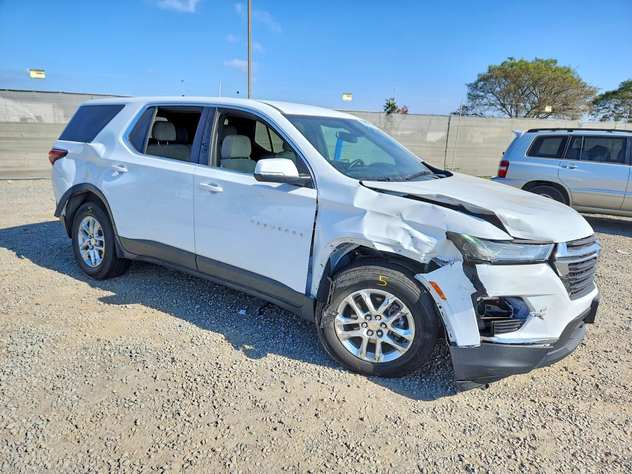 2023 Chevrolet Traverse Ls - Фото 4