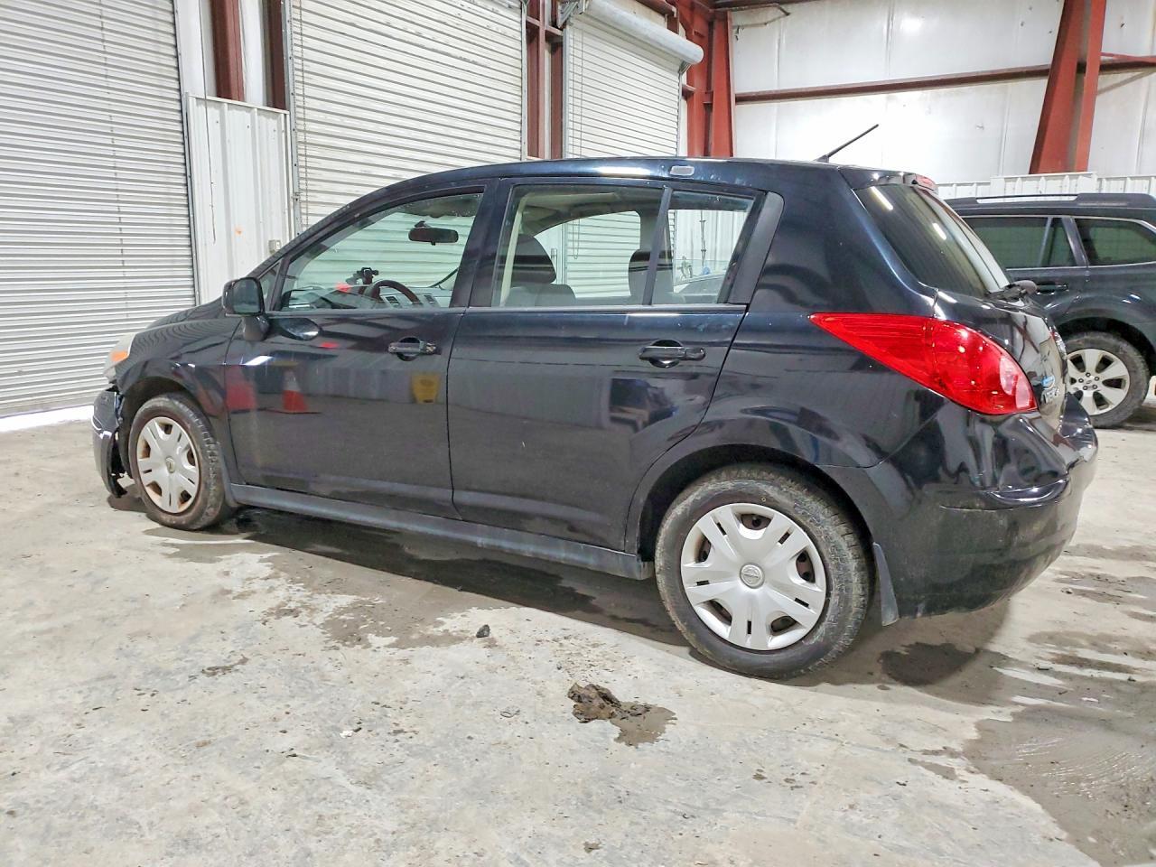 2011 Nissan Versa 1.8 S - Фото 2