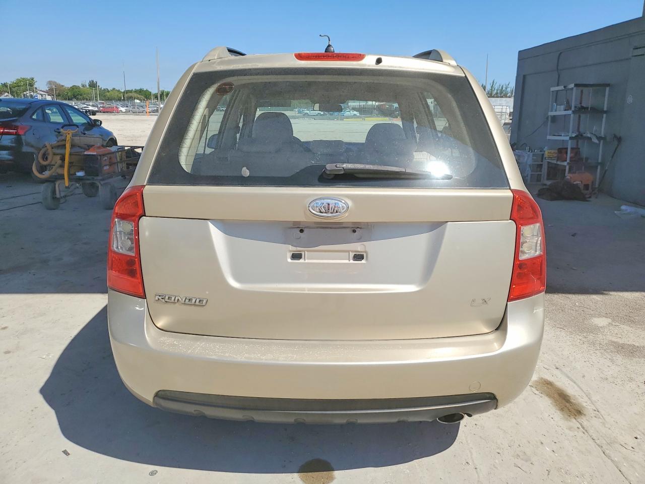 2007 Kia Rondo Lx - Image 6