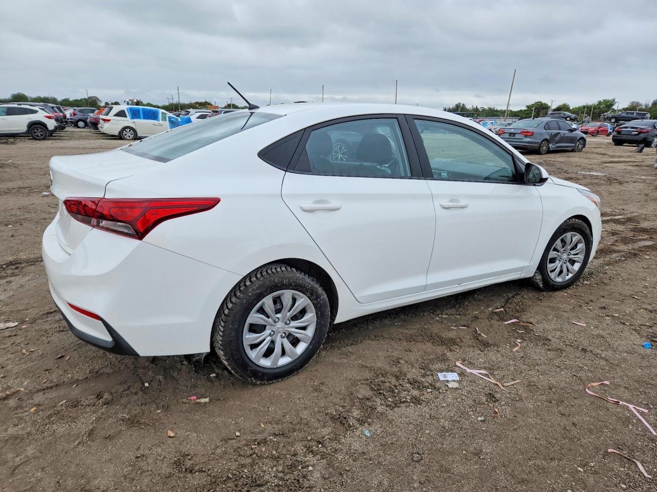 2020 Hyundai Accent Se - Фото 3