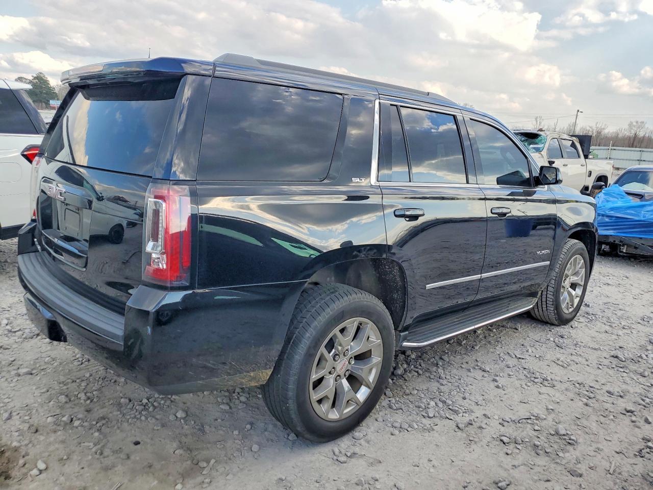 2019 GMC Yukon Slt - Фото 3