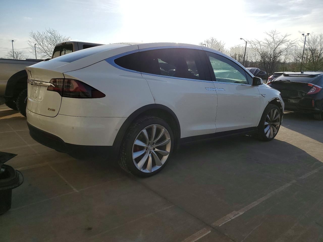 2016 Tesla Model X - Фото 3