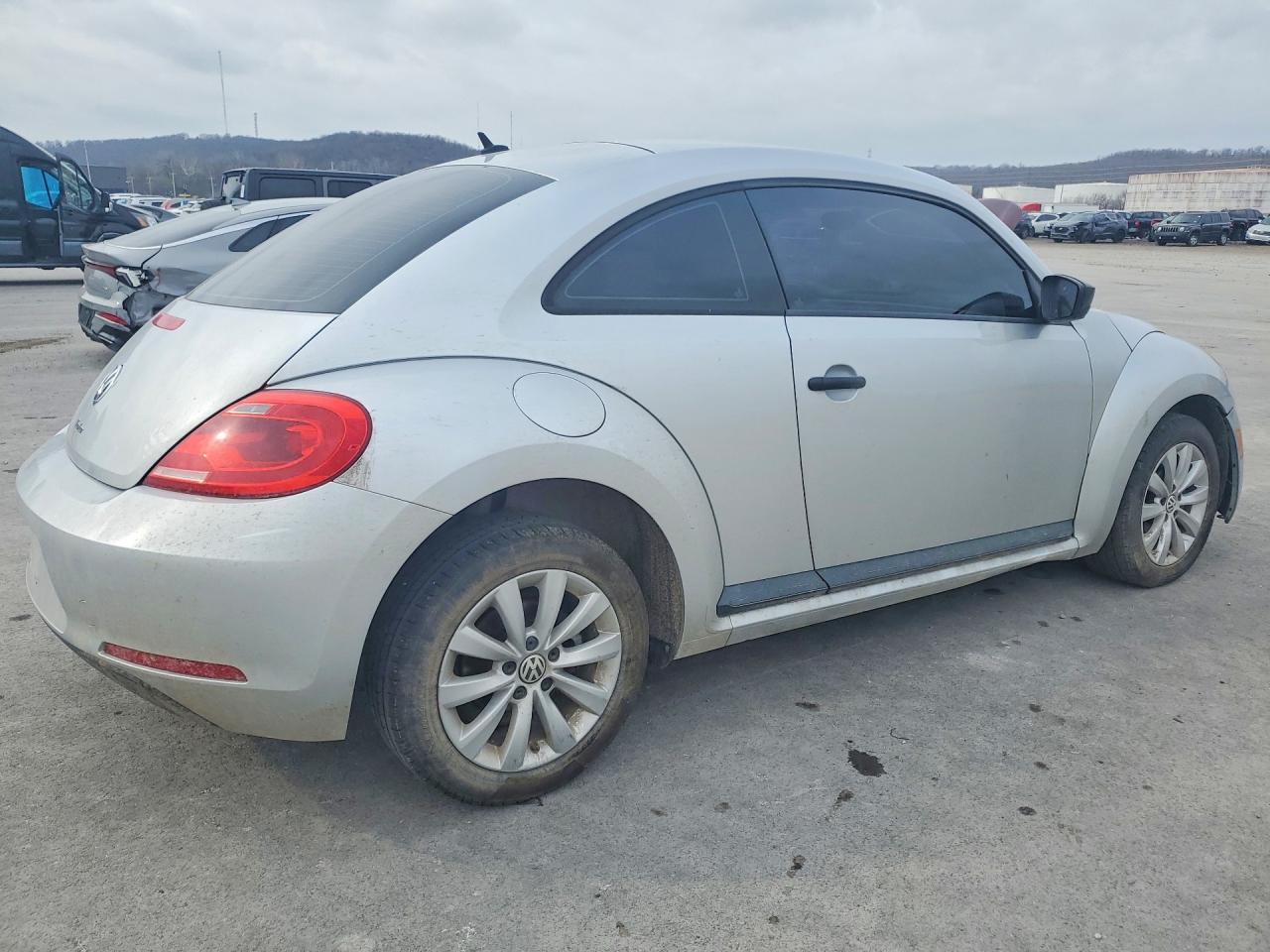 2016 Volkswagen Beetle 1.8T - Image 3
