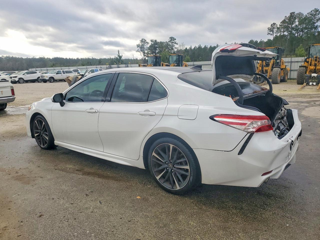 2020 Toyota Camry Xse V6 - Фото 2