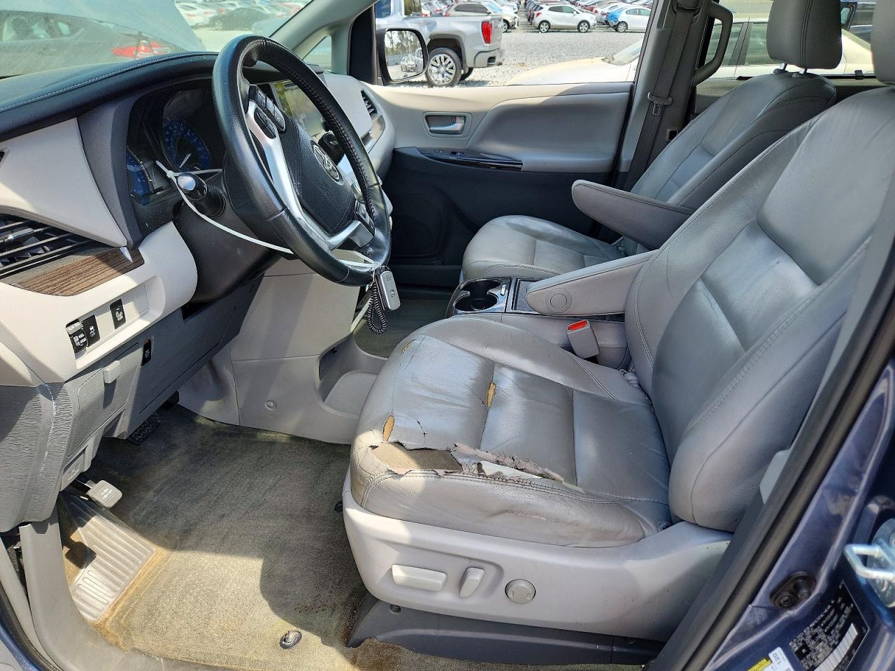 2015 Toyota Sienna Xle 8-Passenger - Фото 7