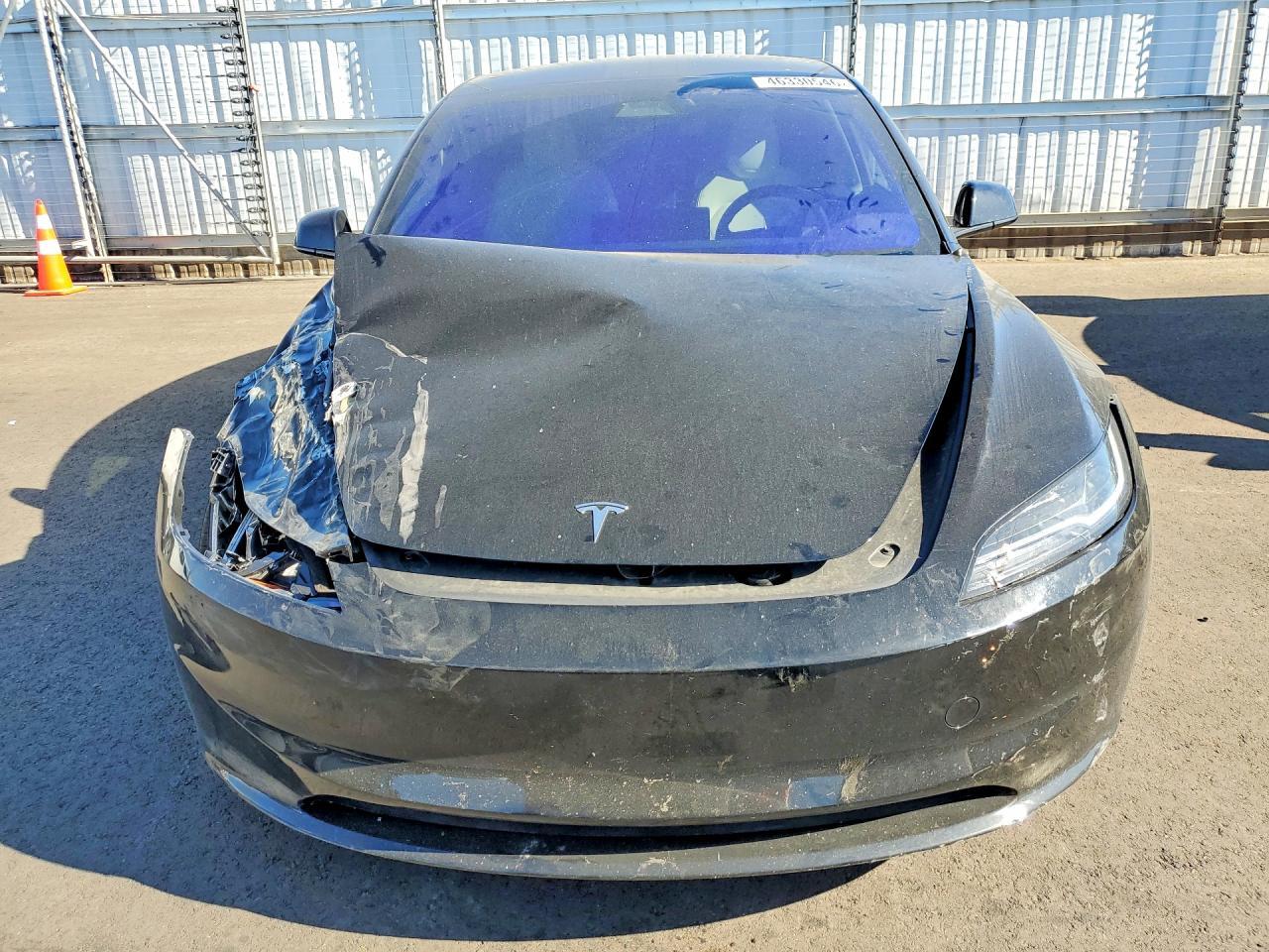 2025 Tesla Model 3 - Image 5