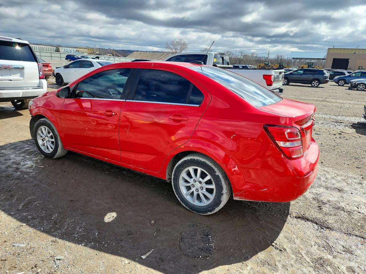 2017 Chevrolet Sonic Lt - Фото 2