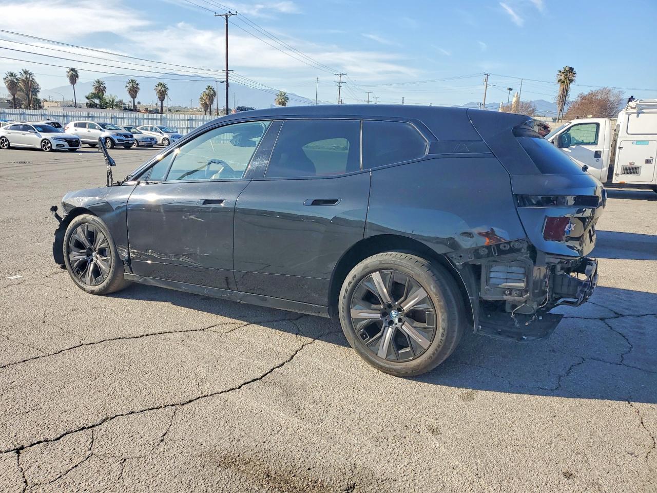 2024 BMW Ix xDrive50 - Фото 2