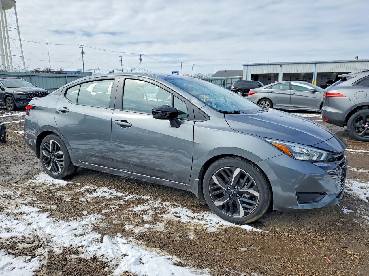 2023 Nissan Versa Sr - Image 4