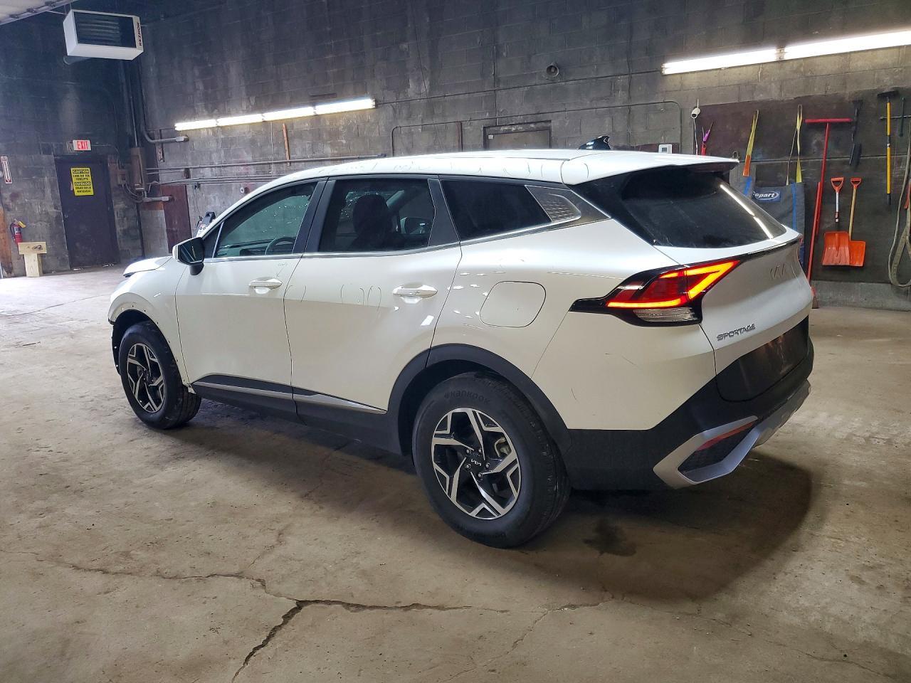 2024 Kia Sportage Lx - Image 2