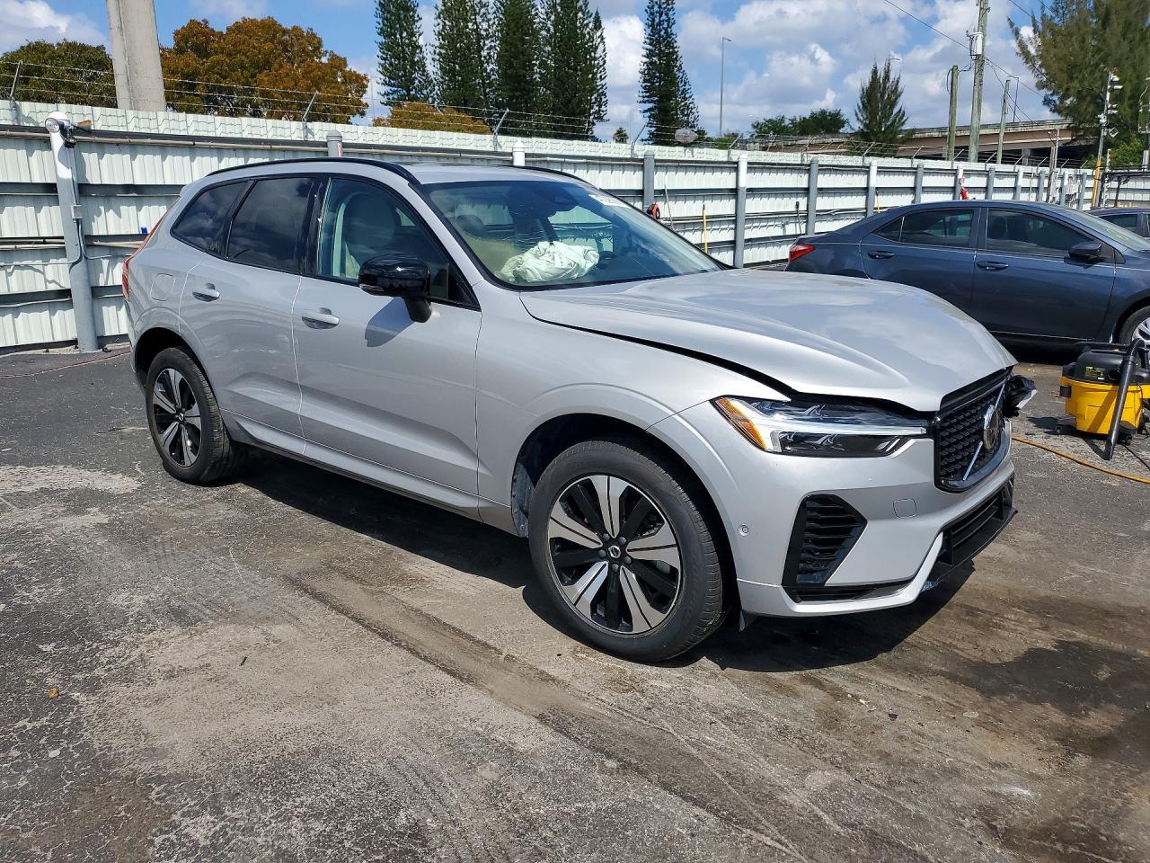 2024 Volvo Xc60 Plus - Image 4