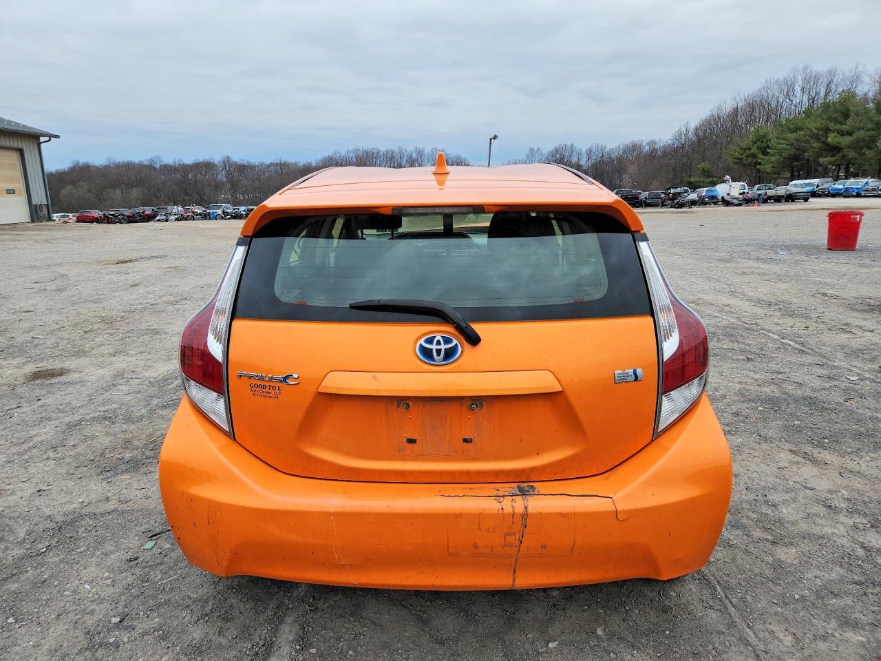 2015 Toyota Prius C Two - Image 6