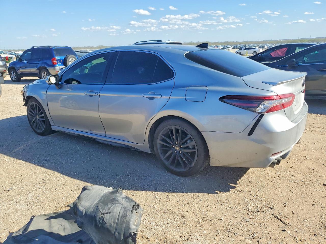 2022 Toyota Camry Xse - Фото 2