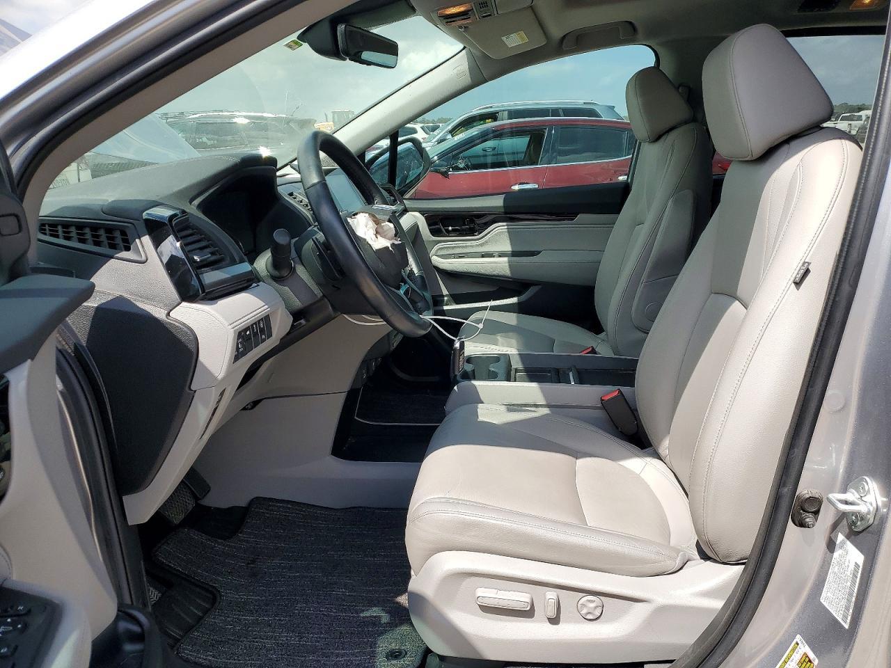 2023 Honda Odyssey Touring - Image 7