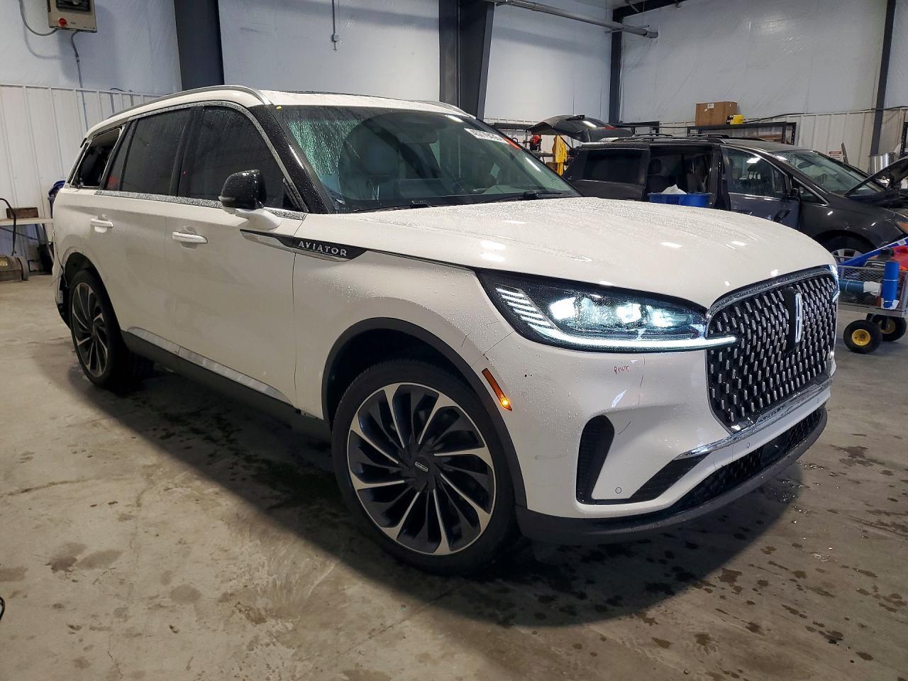 2025 Lincoln Aviator Reserve - Image 4