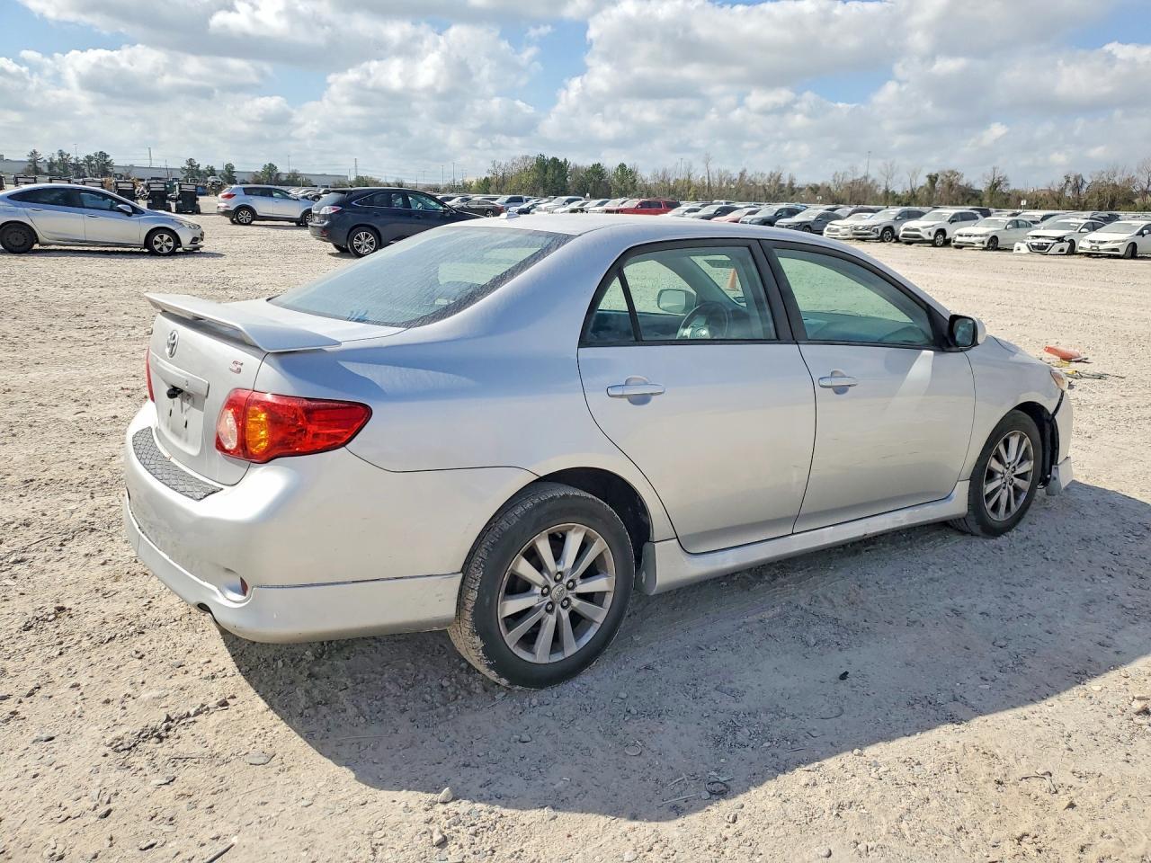 2010 Toyota Corolla S - Фото 3