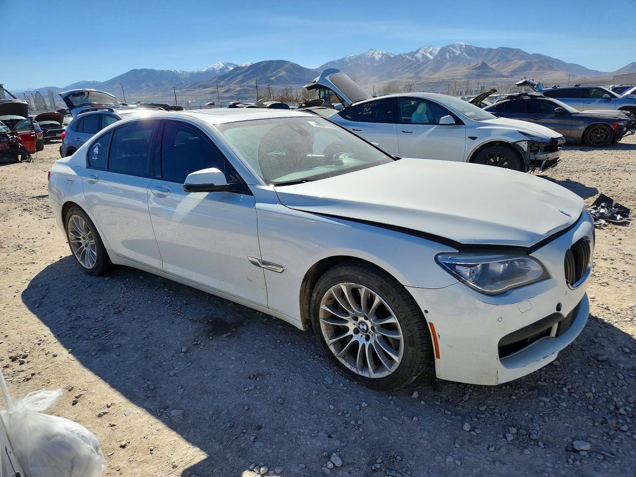 2014 BMW 750 Xi - Image 4