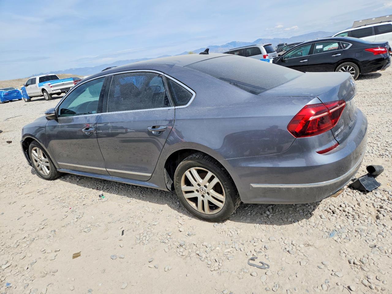 2017 Volkswagen Passat Se - Фото 2