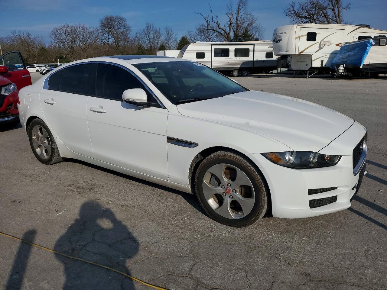 2017 Jaguar Xe - Фото 4