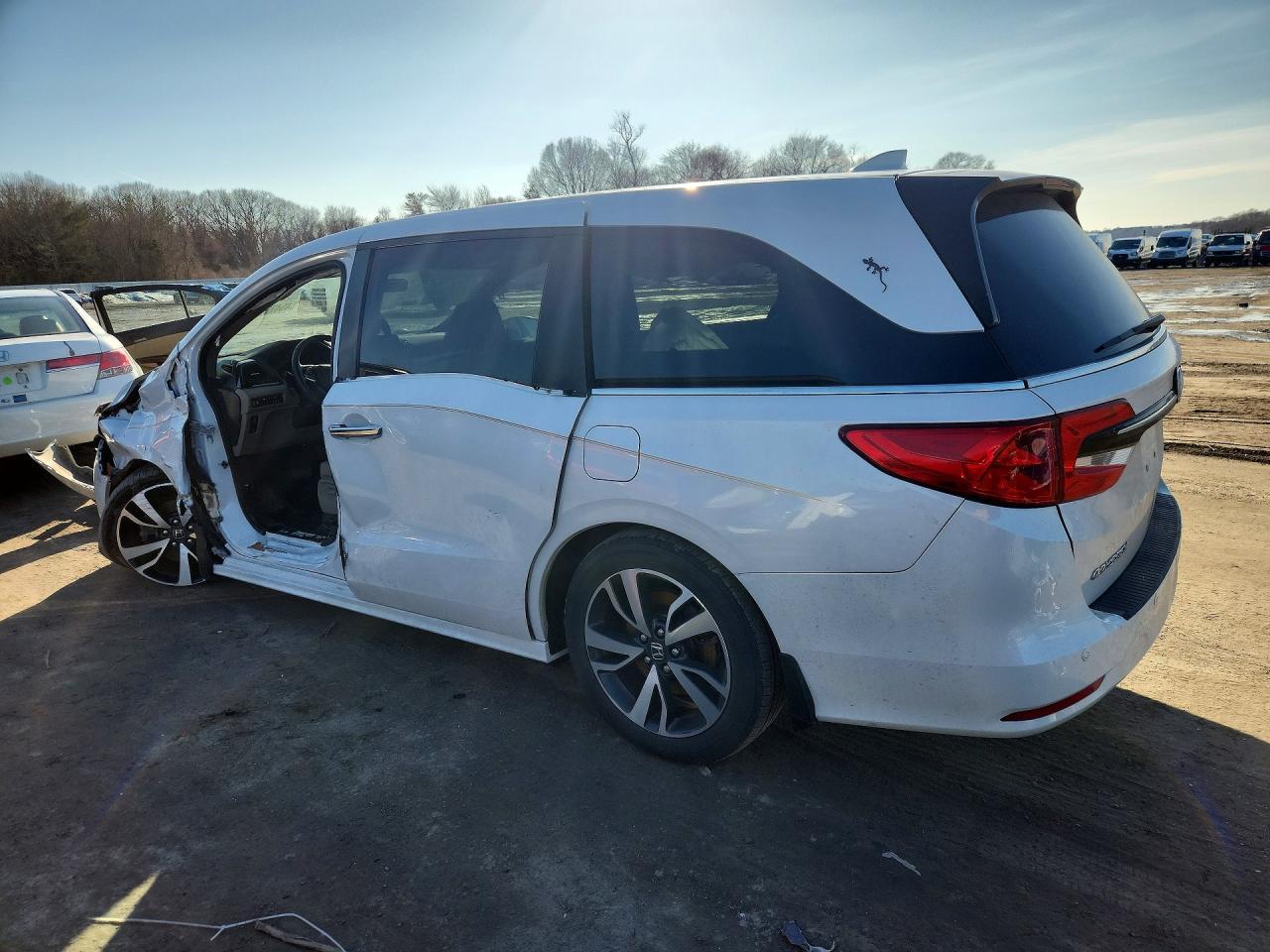 2023 Honda Odyssey Touring - Фото 2