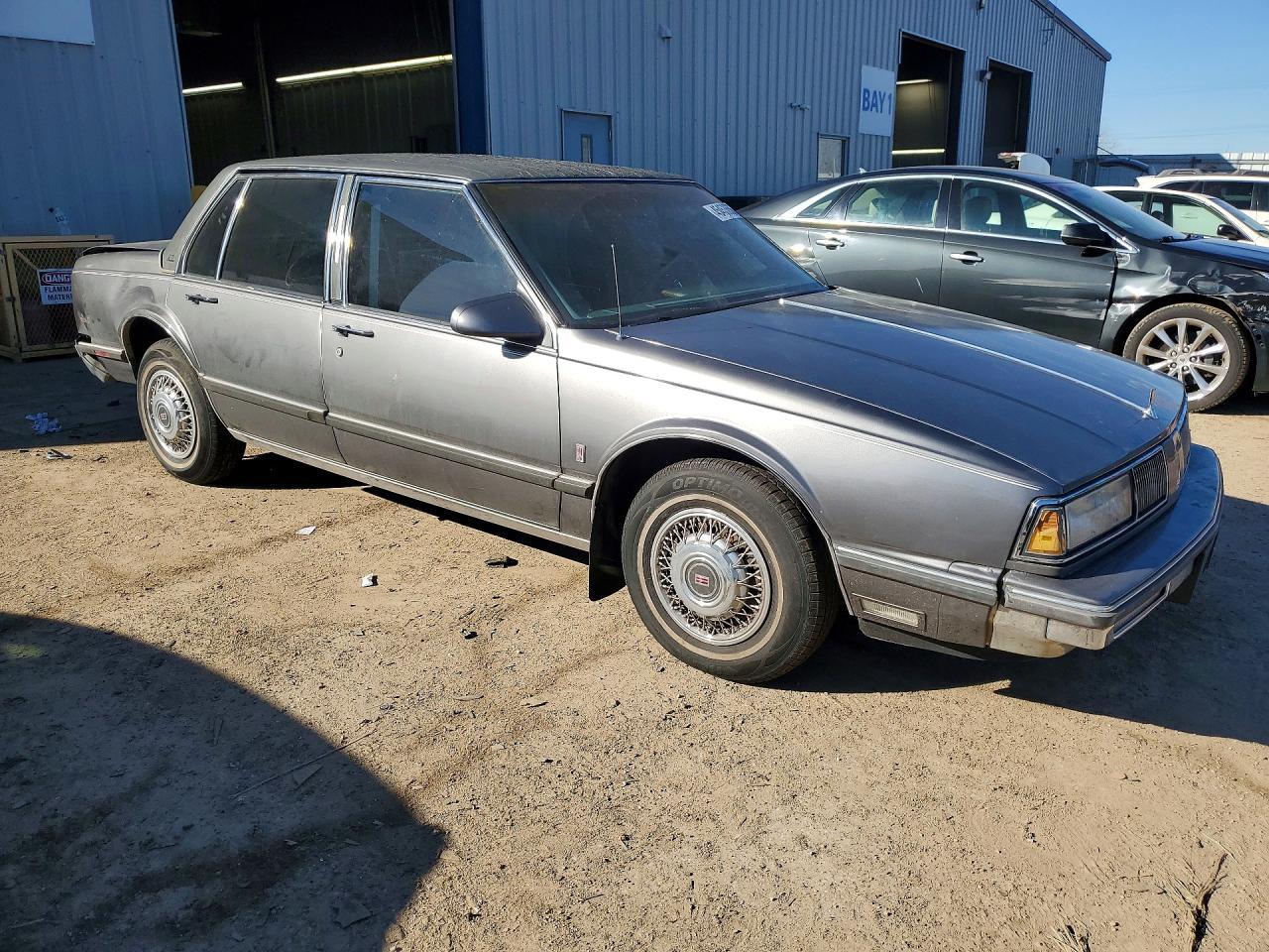1987 Oldsmobile Delta 88 Royale Brougham - Фото 4