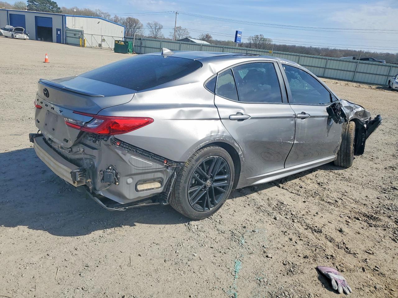 2025 Toyota Camry Se - Image 3