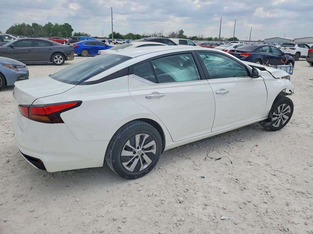 2019 Nissan Altima S - Фото 3