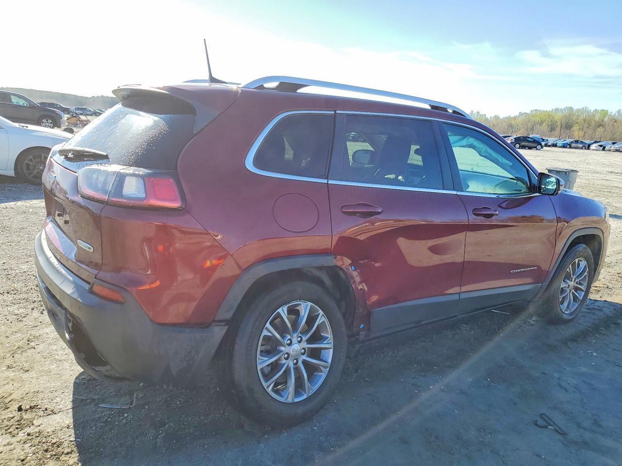 2019 Jeep Cherokee Latitude Plus - Image 3