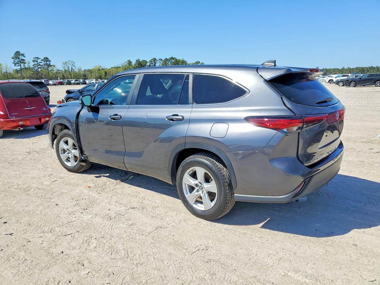 2023 Toyota Highlander Le - Фото 2