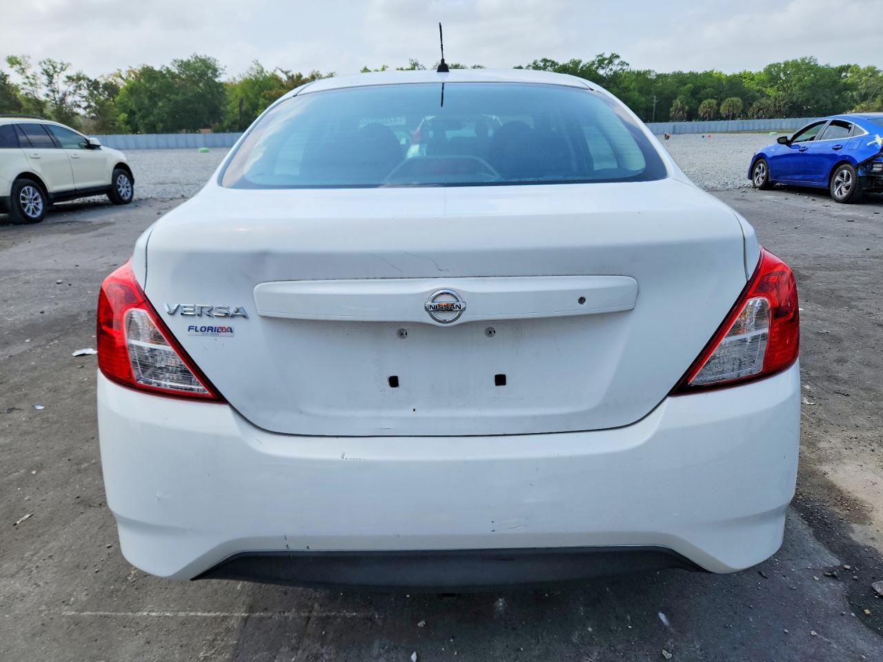 2015 Nissan Versa 1.6 S - Фото 6