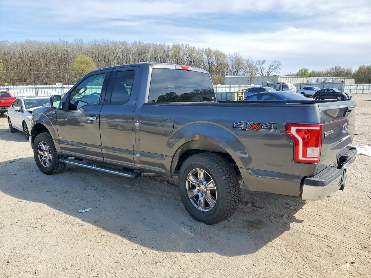2016 Ford F150 Super Cab - Фото 2
