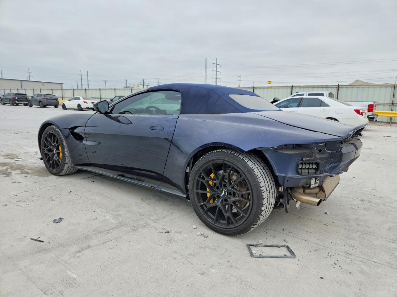 2021 Aston Martin Vantage - Фото 2