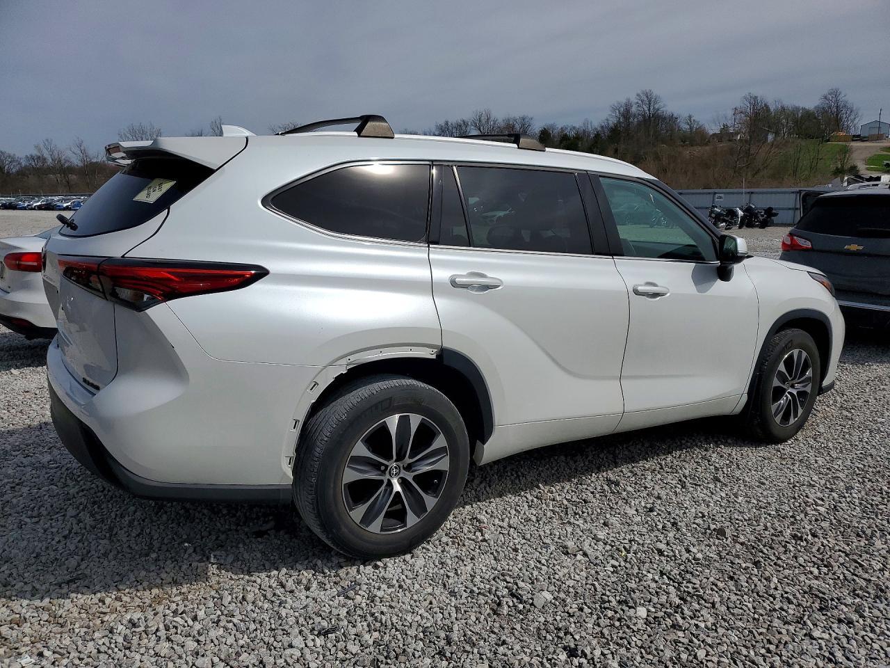 2022 Toyota Highlander Xle - Фото 3