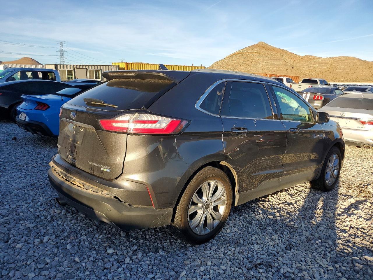 2020 Ford Edge Titanium - Image 3