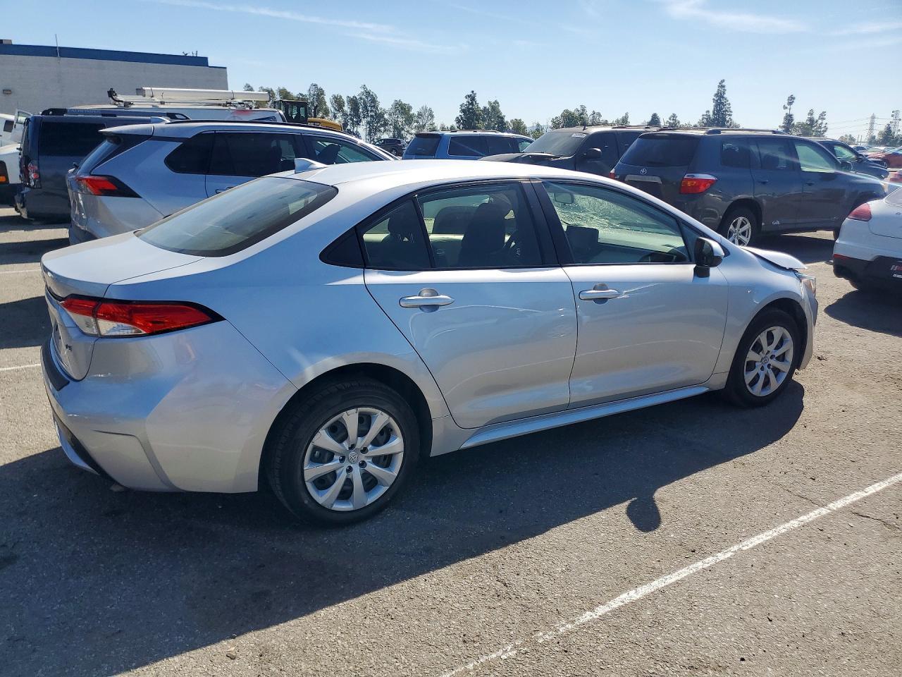 2022 Toyota Corolla Le - Image 3