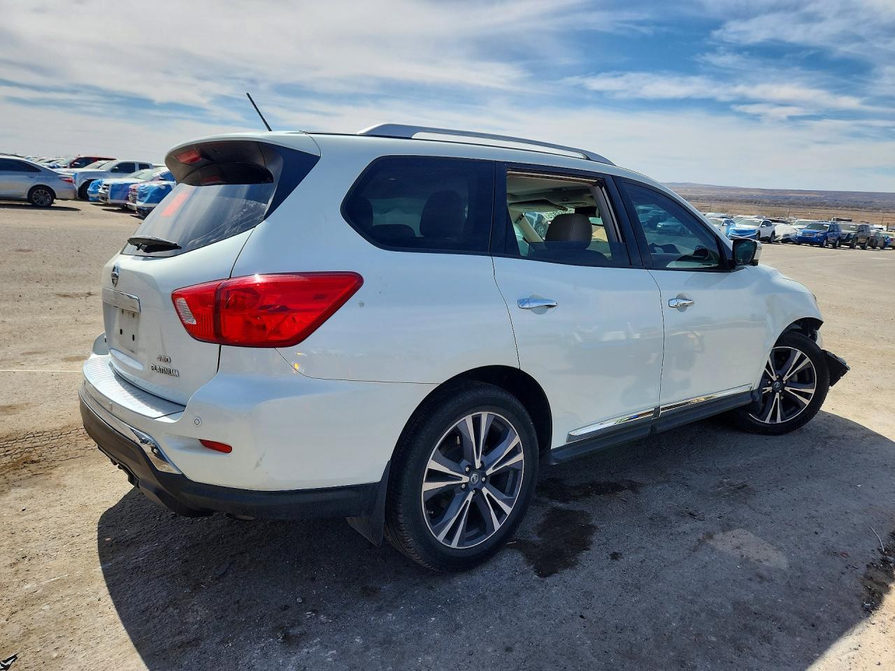 2017 Nissan Pathfinder Platinum - Фото 3