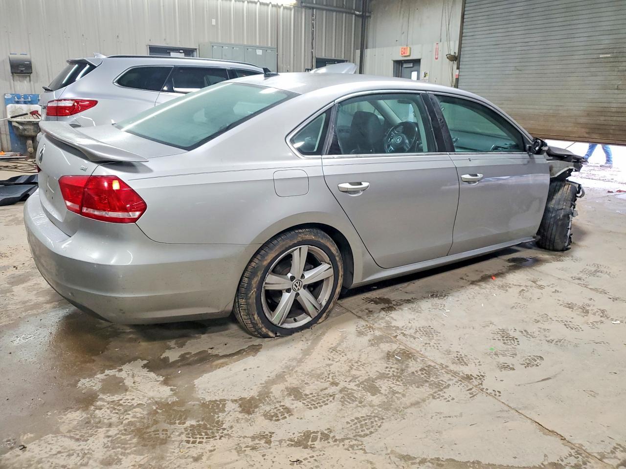 2013 Volkswagen Passat Se - Фото 3