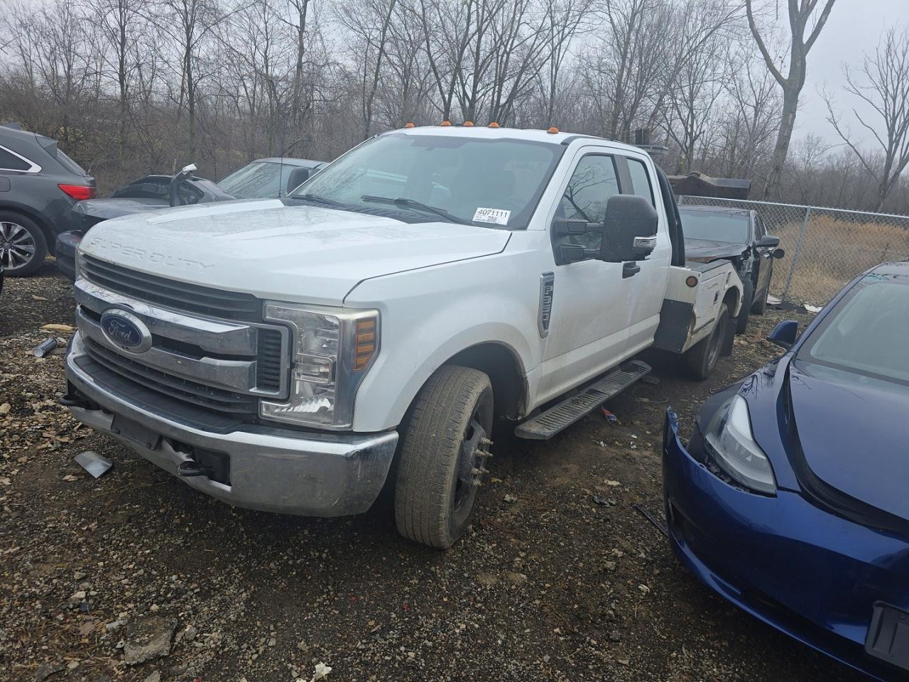 2017 Ford F350 Super Duty - Фото 2