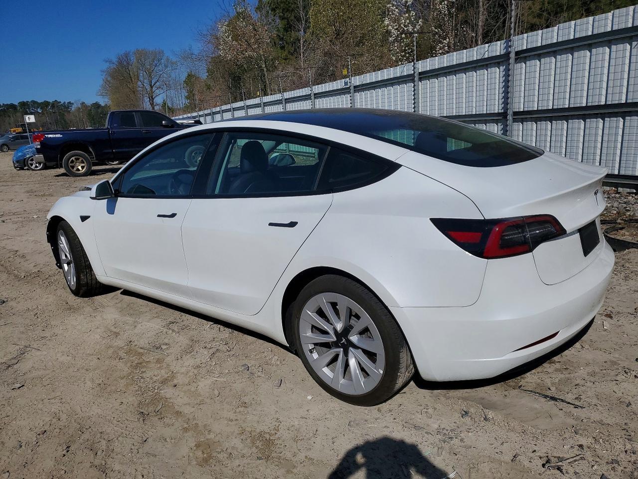 2023 Tesla Model 3 - Фото 2