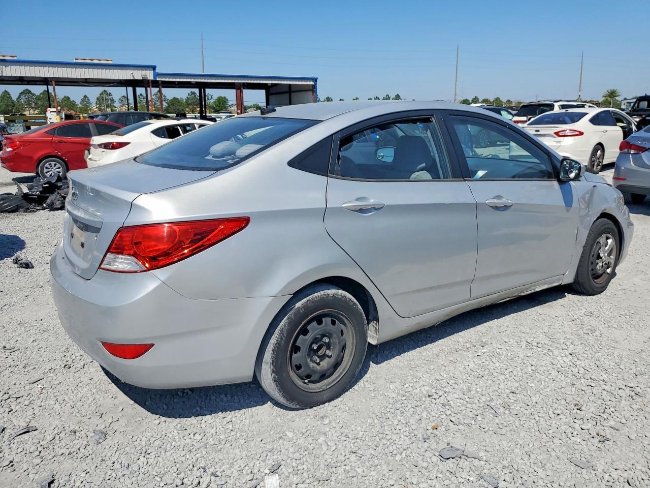 2013 Hyundai Accent Gls - Фото 3