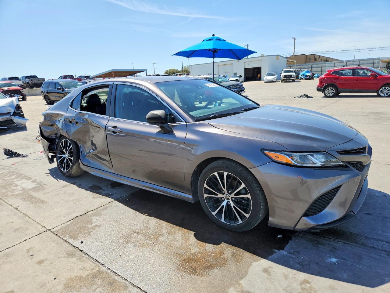 2020 Toyota Camry Se - Фото 4