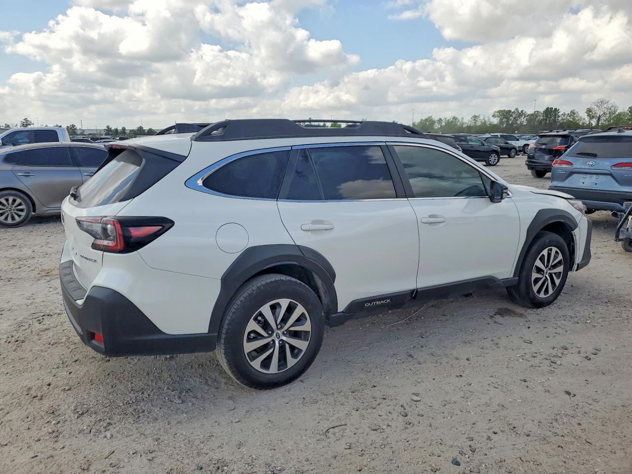 2025 Subaru Outback Premium - Image 3