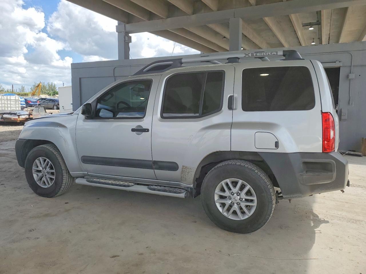 2014 Nissan Xterra S - Фото 2
