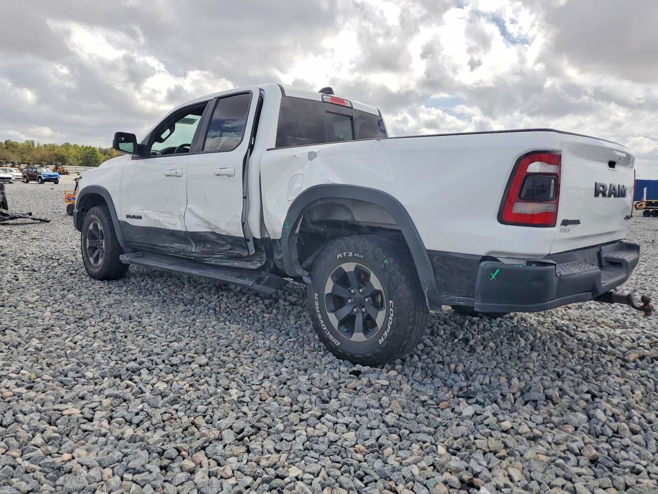 2019 Ram 1500 Rebel - Фото 2