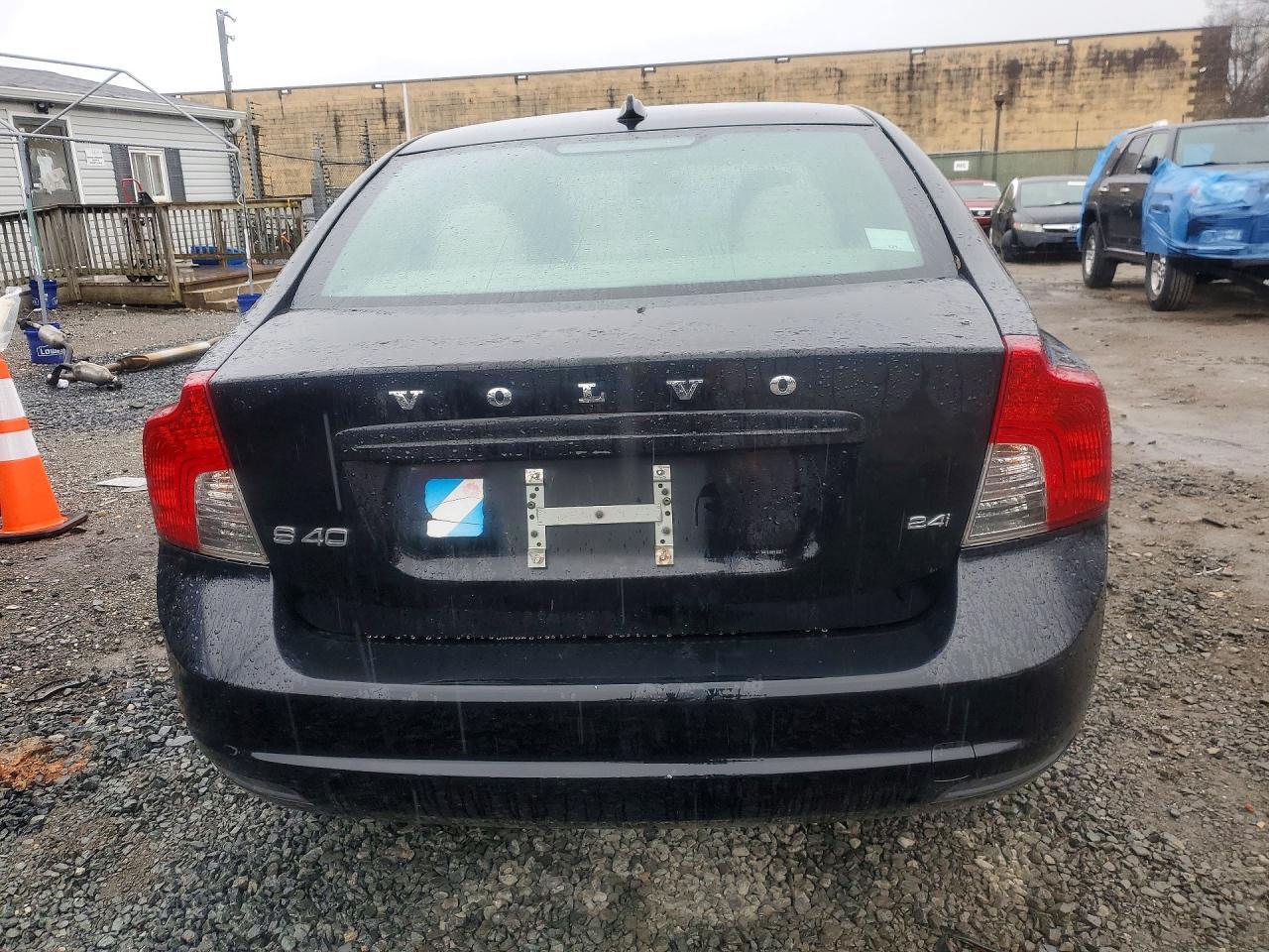 2010 Volvo S40 2.4I - Фото 6